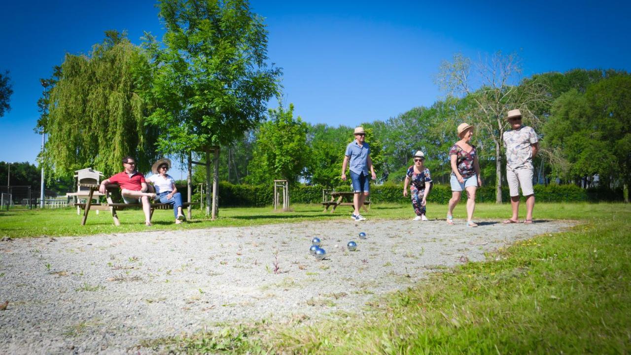 Camping Des Loisirs Evron Exterior photo
