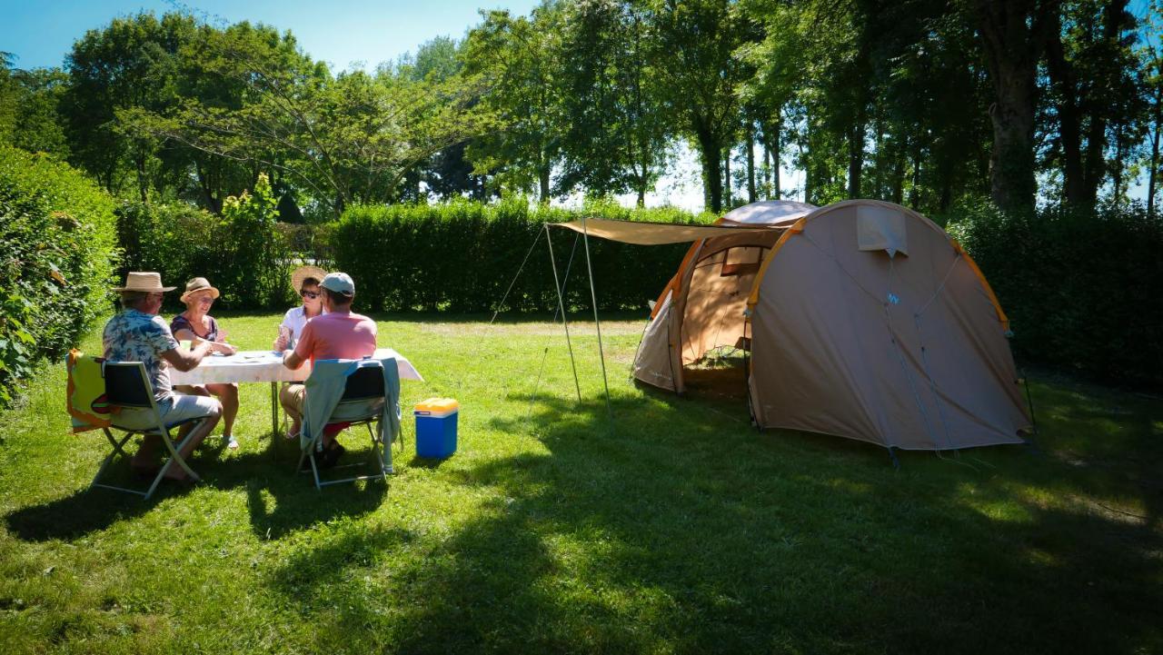Camping Des Loisirs Evron Exterior photo